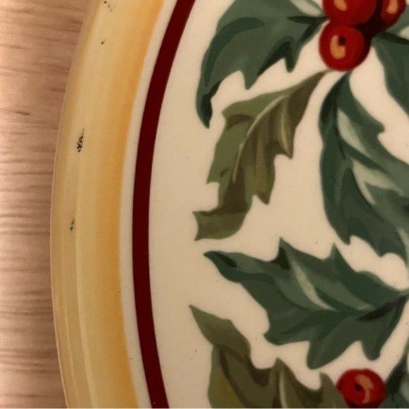 3pc Longaberger Holly Set incl 2001 Star Basket, 8” plate and loaf basket - Picture 8 of 9